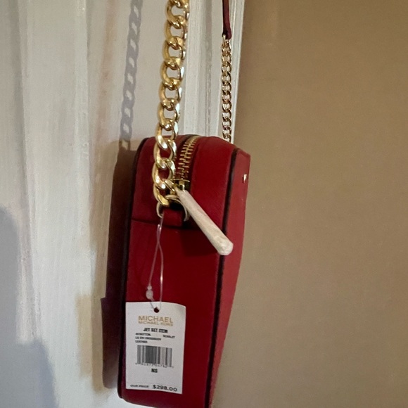 Red Michael Kors Jet Set crossbody - Picture 3 of 6